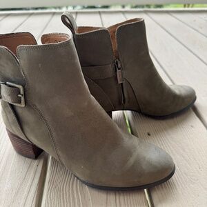 Olive Waterproof Leather Ankle Boots Size 8